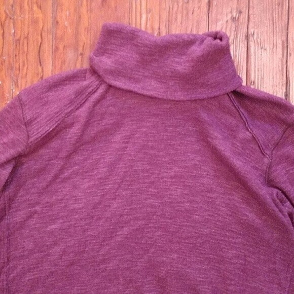 We the Free Split Back Turtleneck Sz S - Picture 4 of 8
